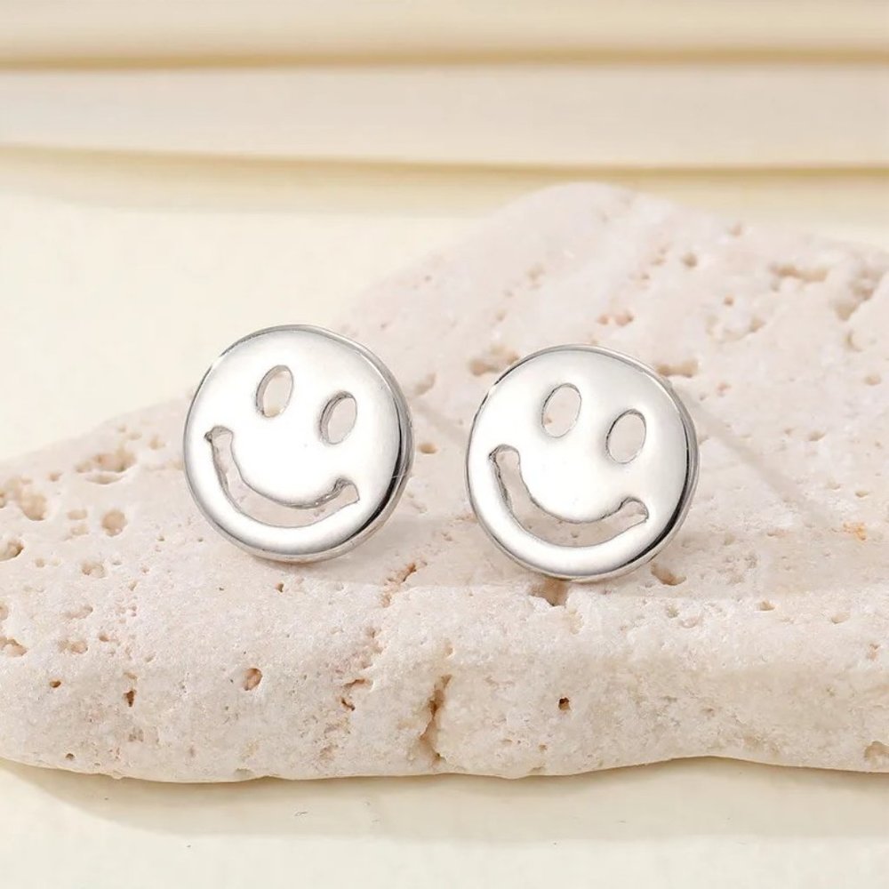 Cute Silver Happy Smiley Face Unisex Stud Earrings NEW - Picture 5 of 5